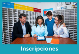 En un centro Kumon, la orientadora saluda al nuevo cliente, y al fondo se desarrolla la rutina con los alumnos-Argentina